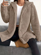 Giacca in Pile con Cappuccio e Bottoni – Taglie Forti