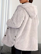 Giacca in Pile con Cappuccio e Bottoni – Taglie Forti