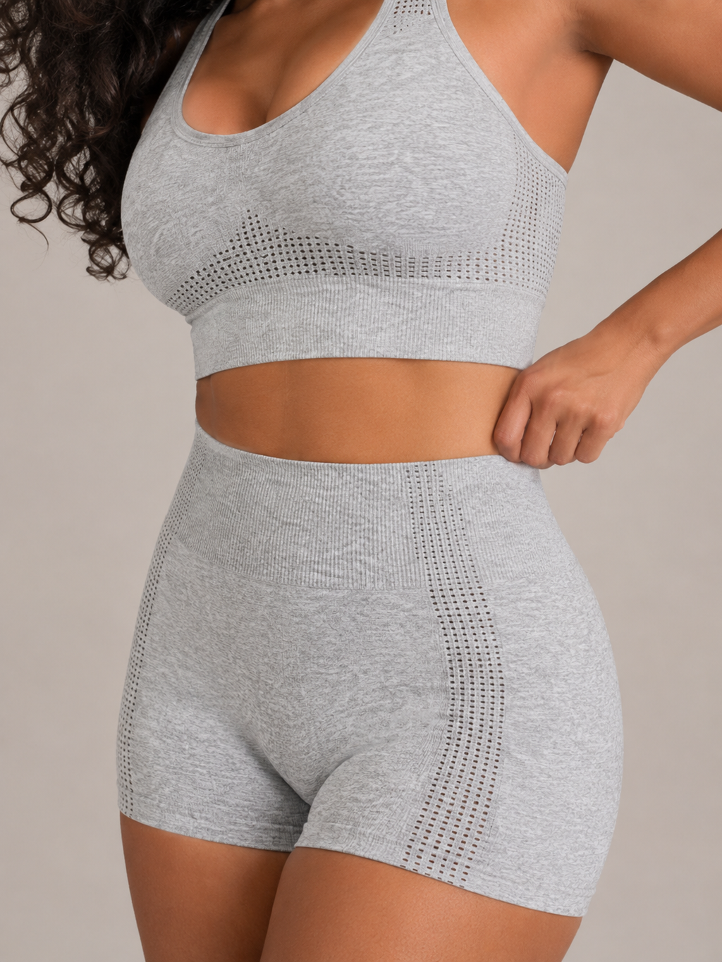 Set sportivo da donna con top corto e pantaloncini da ciclista – Themis