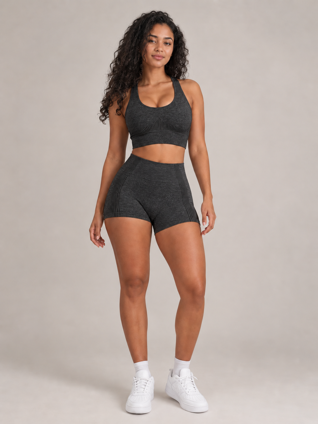 Set sportivo da donna con top corto e pantaloncini da ciclista – Themis