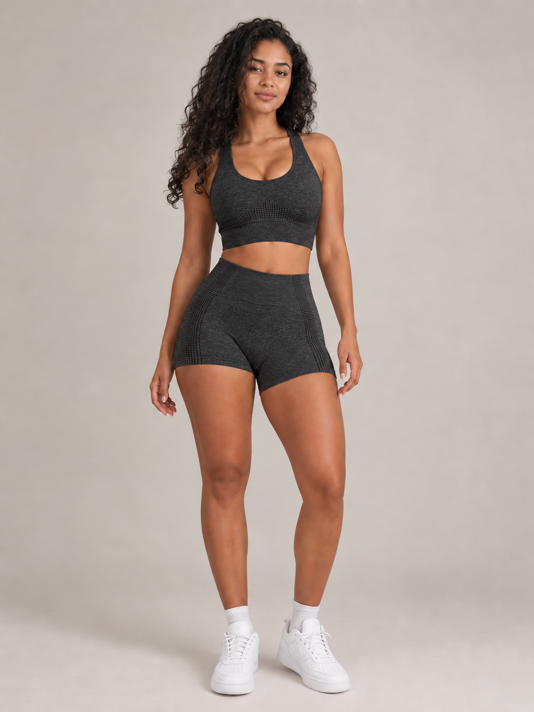 Set sportivo da donna con top corto e pantaloncini da ciclista – Themis