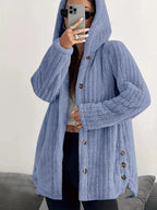 Giacca in Pile con Cappuccio e Bottoni – Taglie Forti