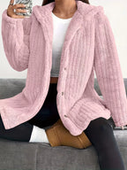 Giacca in Pile con Cappuccio e Bottoni – Taglie Forti