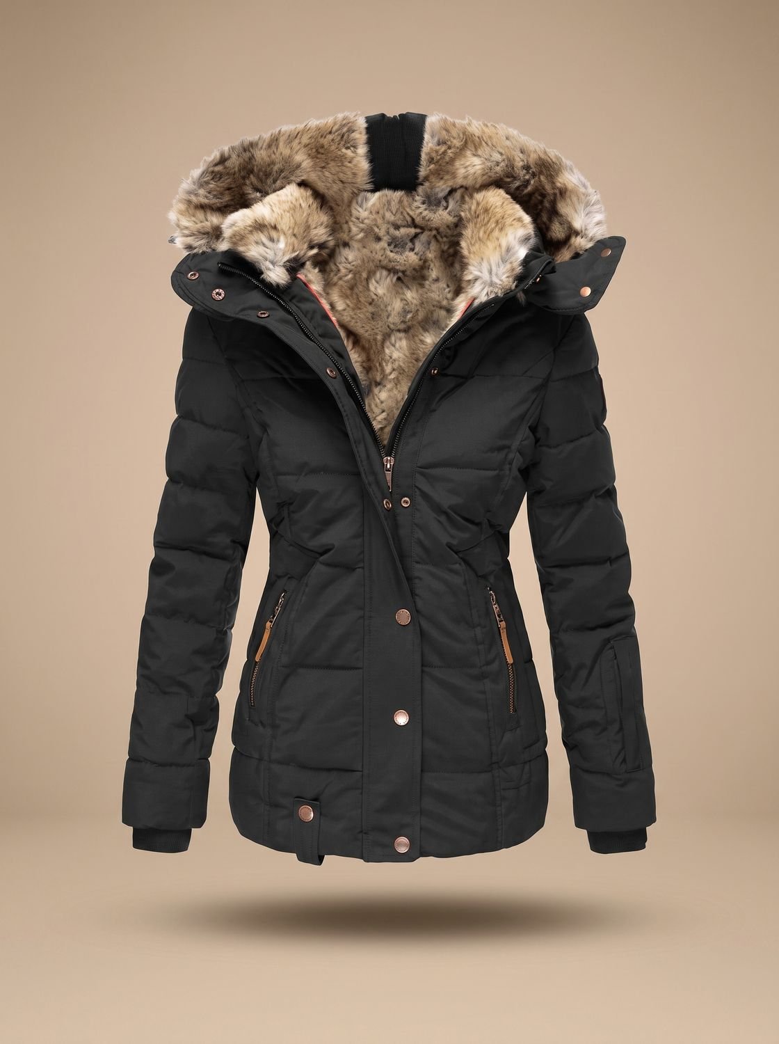 Arianna | Cappotto lungo trapuntato con cappuccio in pelliccia sintetica